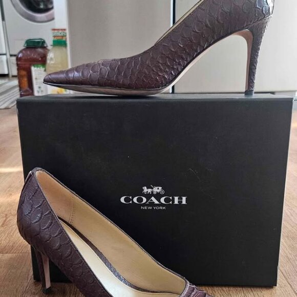 COACH CROCODILE CHESTNUT PUMP HEELS - Picture 2 of 6